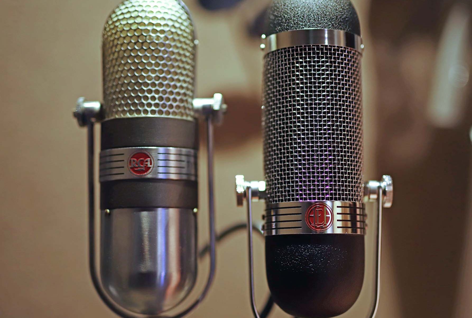 AEA’s R84 vs. the RCA 77: What’s the Difference? artist portrait