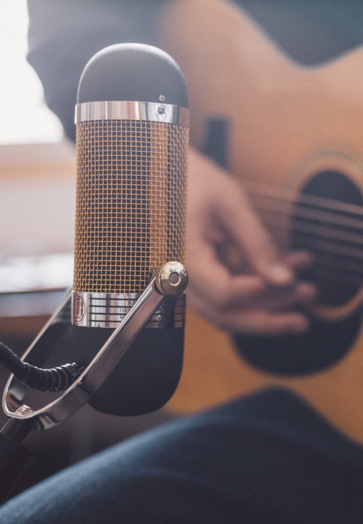 R84A-Acoustic-Guitar