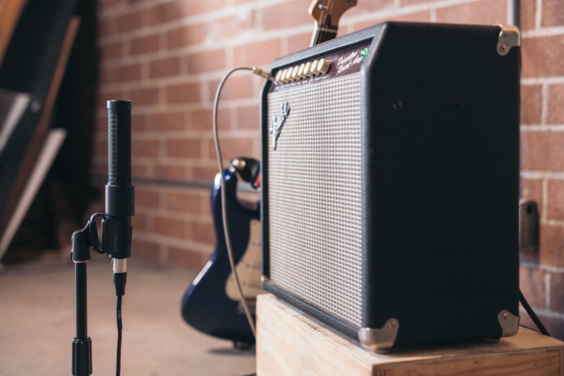How To Record Electric Guitar With the N8 artist portrait