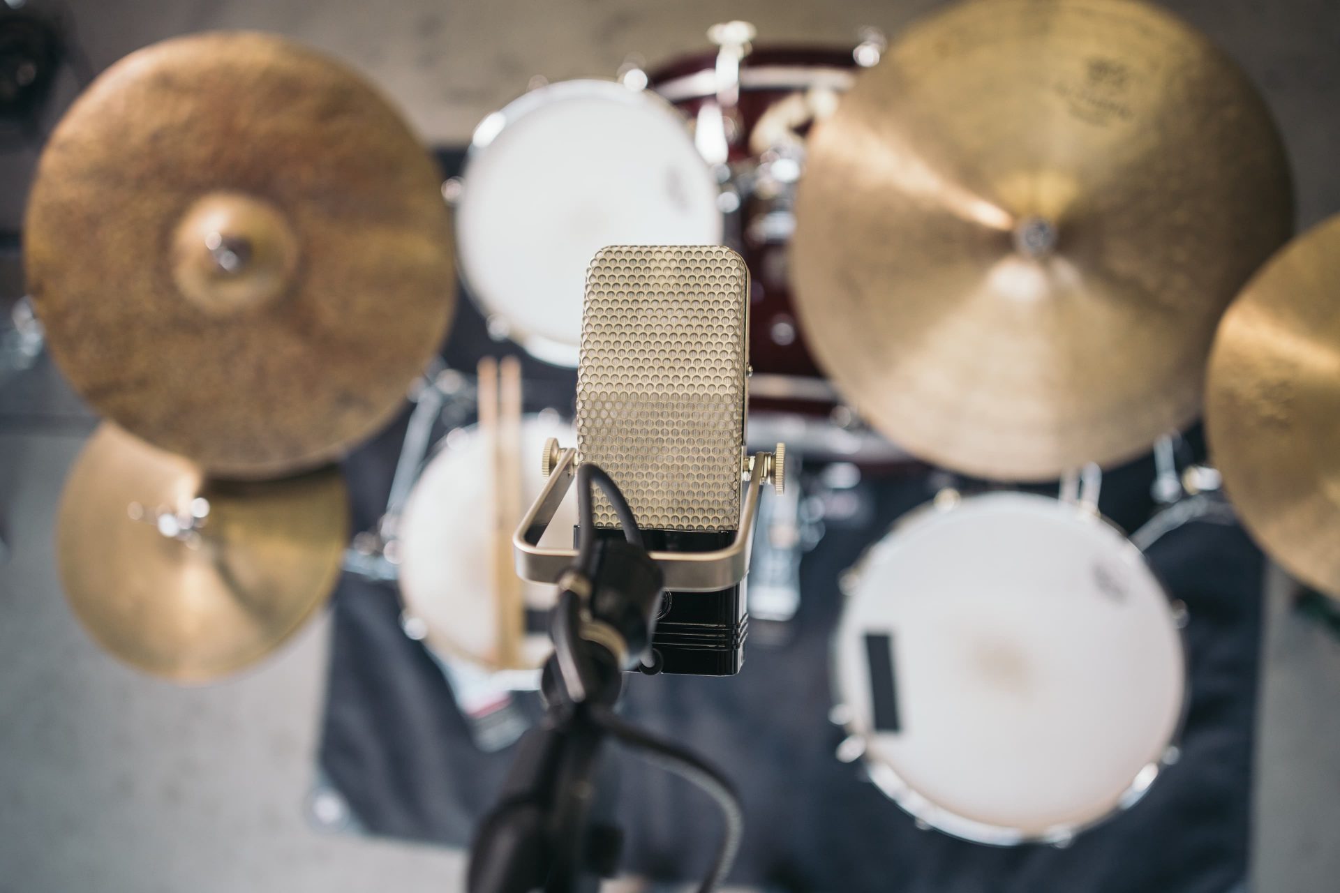 How To Record Drums With the R44 artist portrait