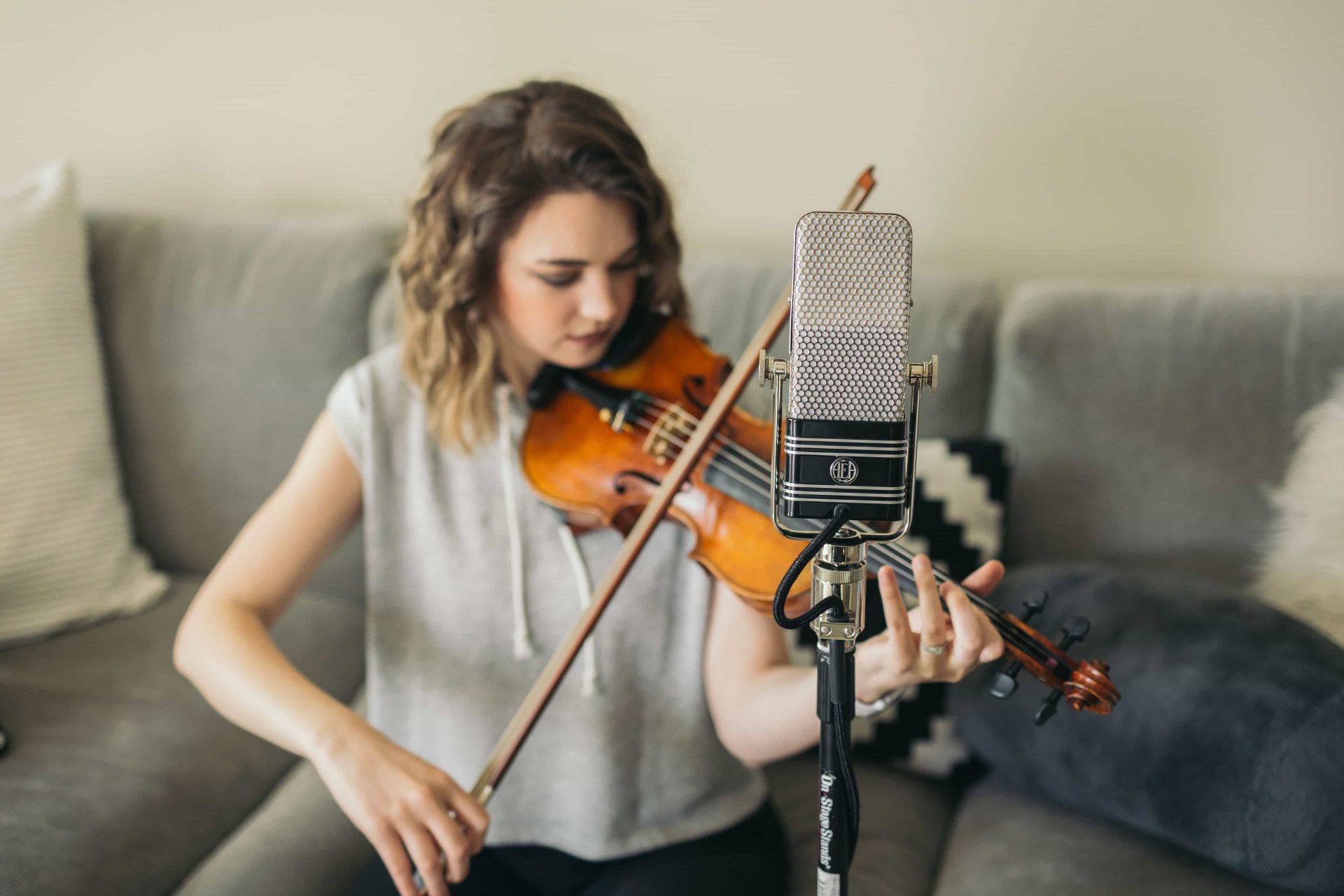 How To Record Violin and Viola With the R44 artist portrait
