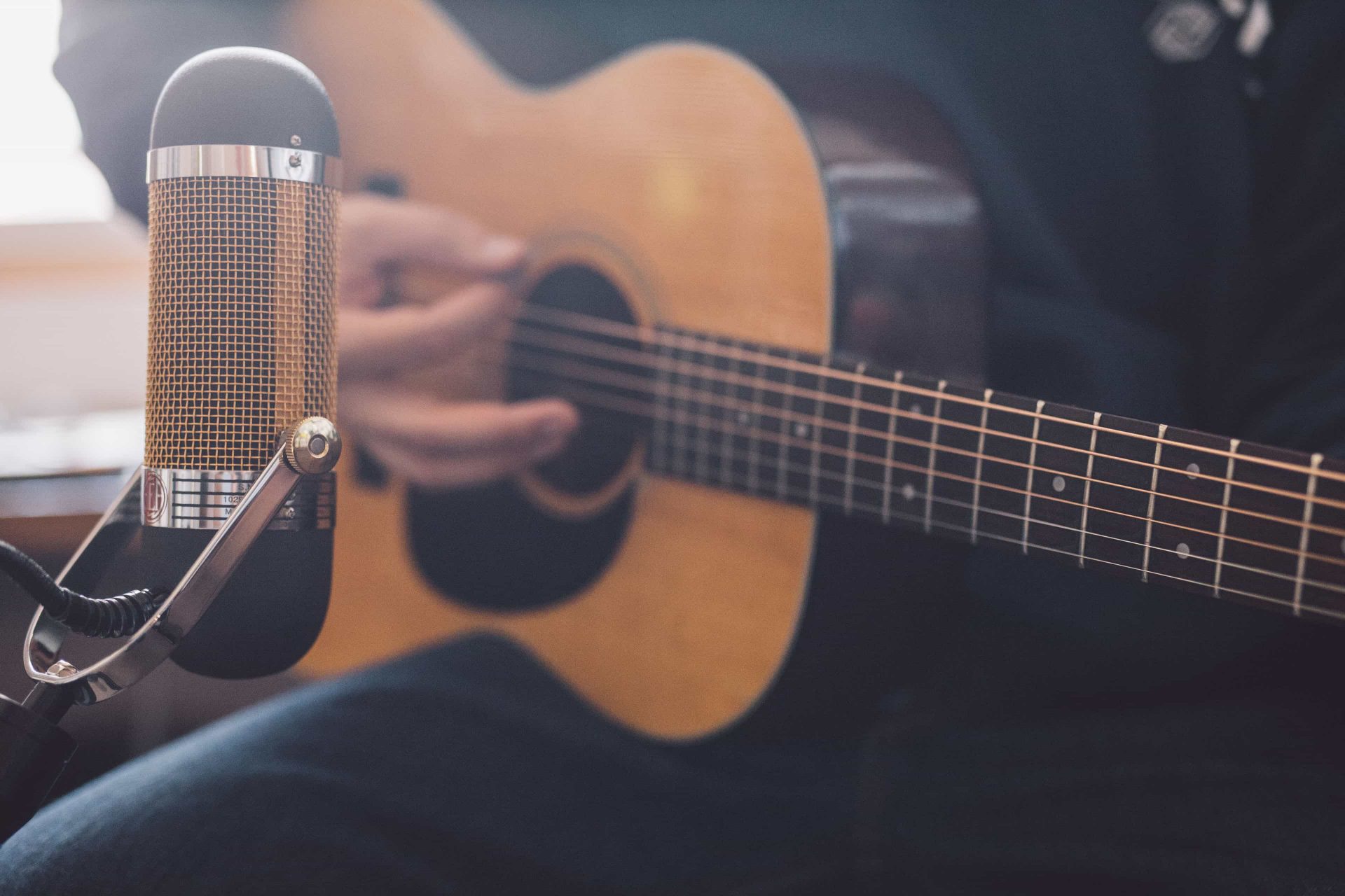 How To Record Acoustic Guitar With the R84 artist portrait