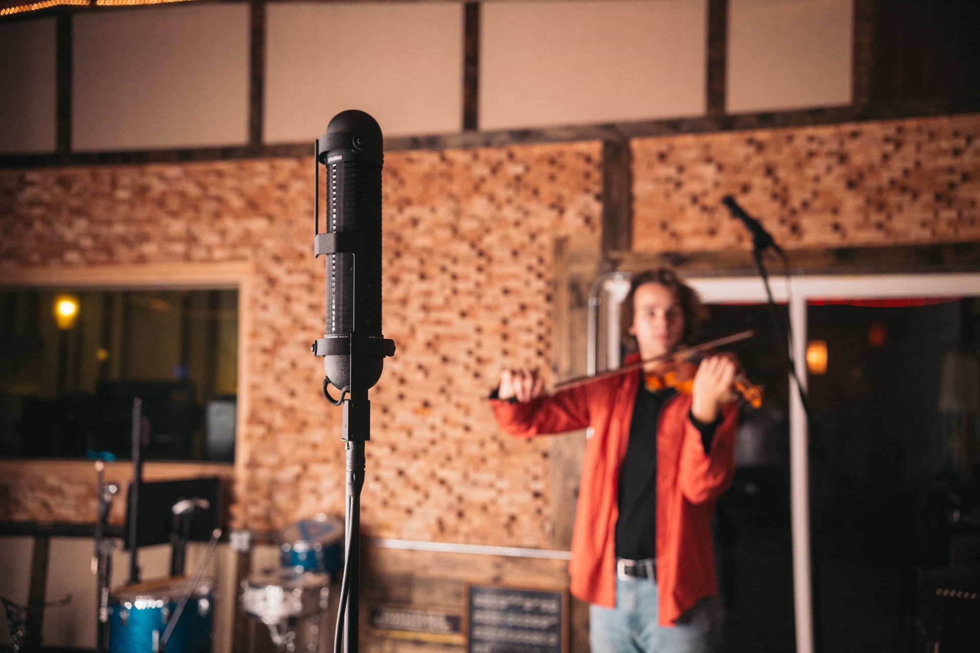 How To Record Violin and Viola With the R88 artist portrait