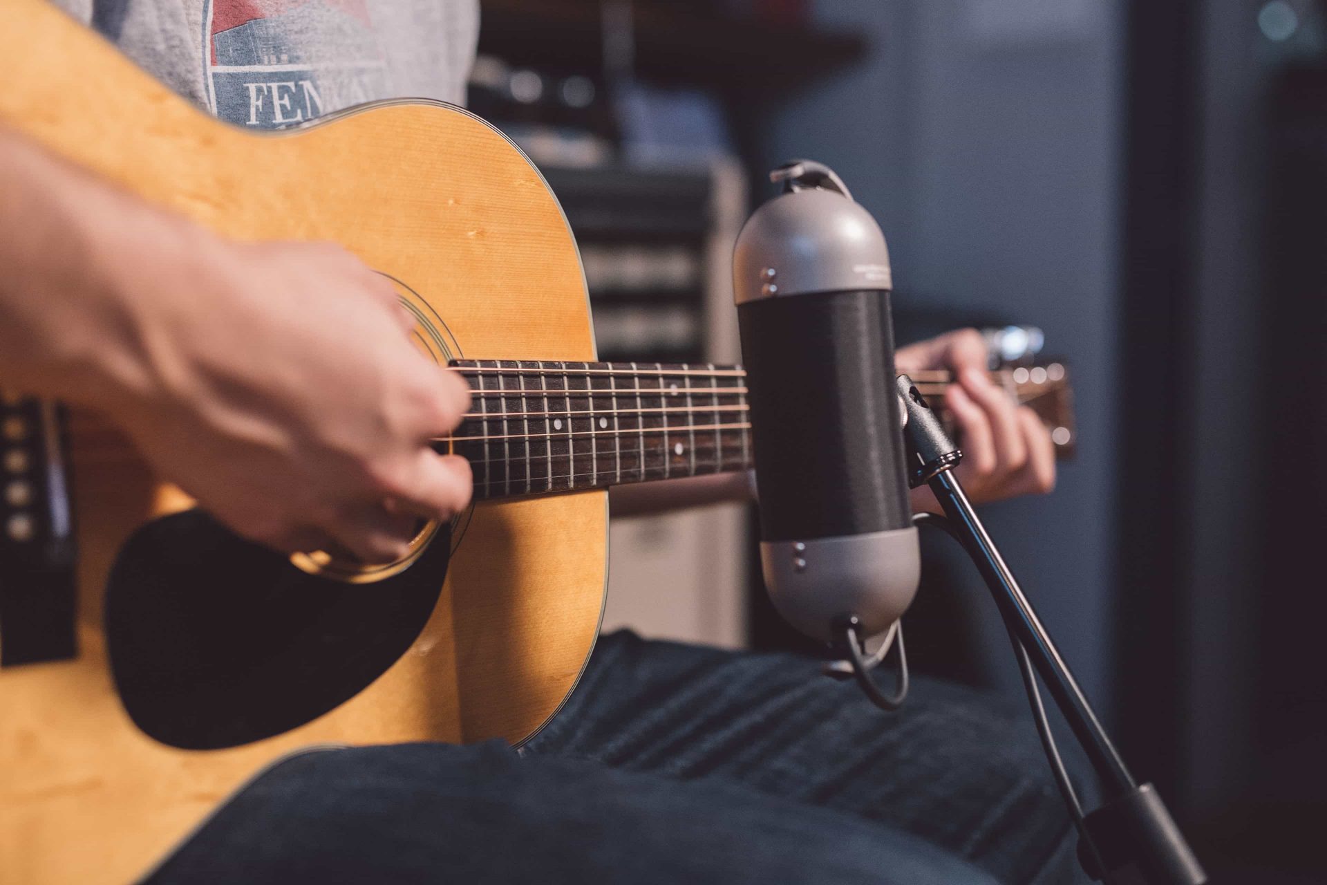 How To Record Acoustic Guitar With the R92 artist portrait