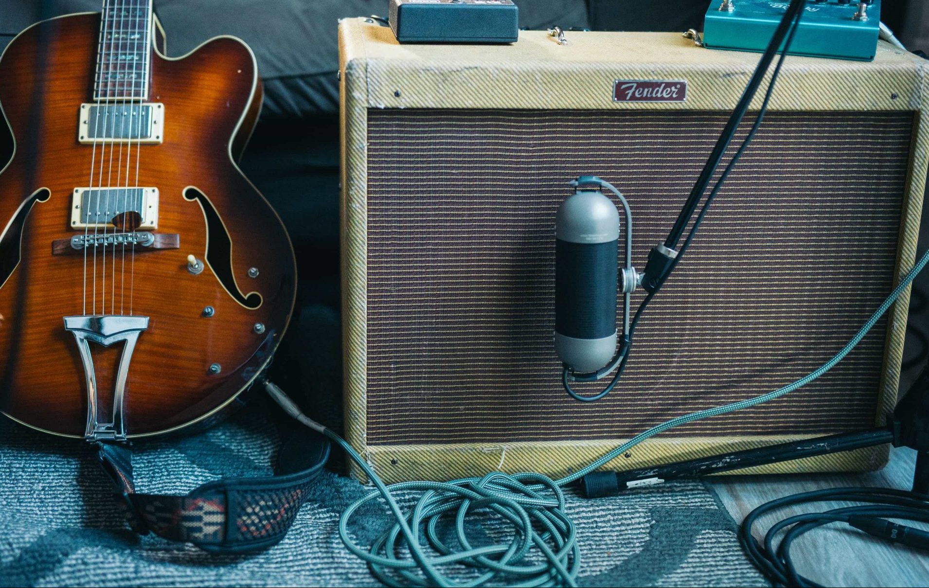 How To Record Electric Guitar With the R92 artist portrait