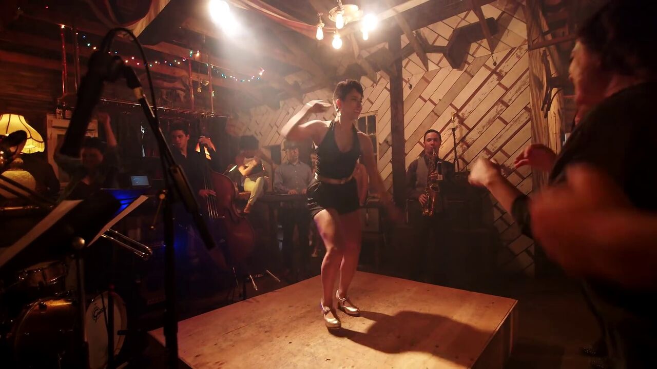Sarah Reich performs ‘Gemini Vibe (Feat. Lee How & Danny Janklow)’ artist portrait