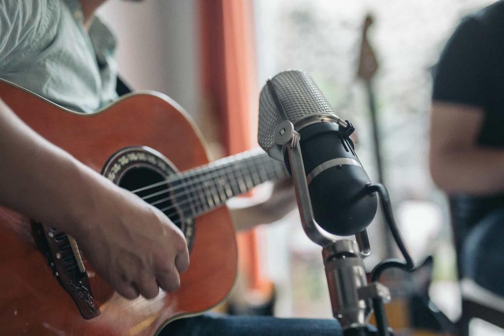 KU4-Acoustic-Guitar