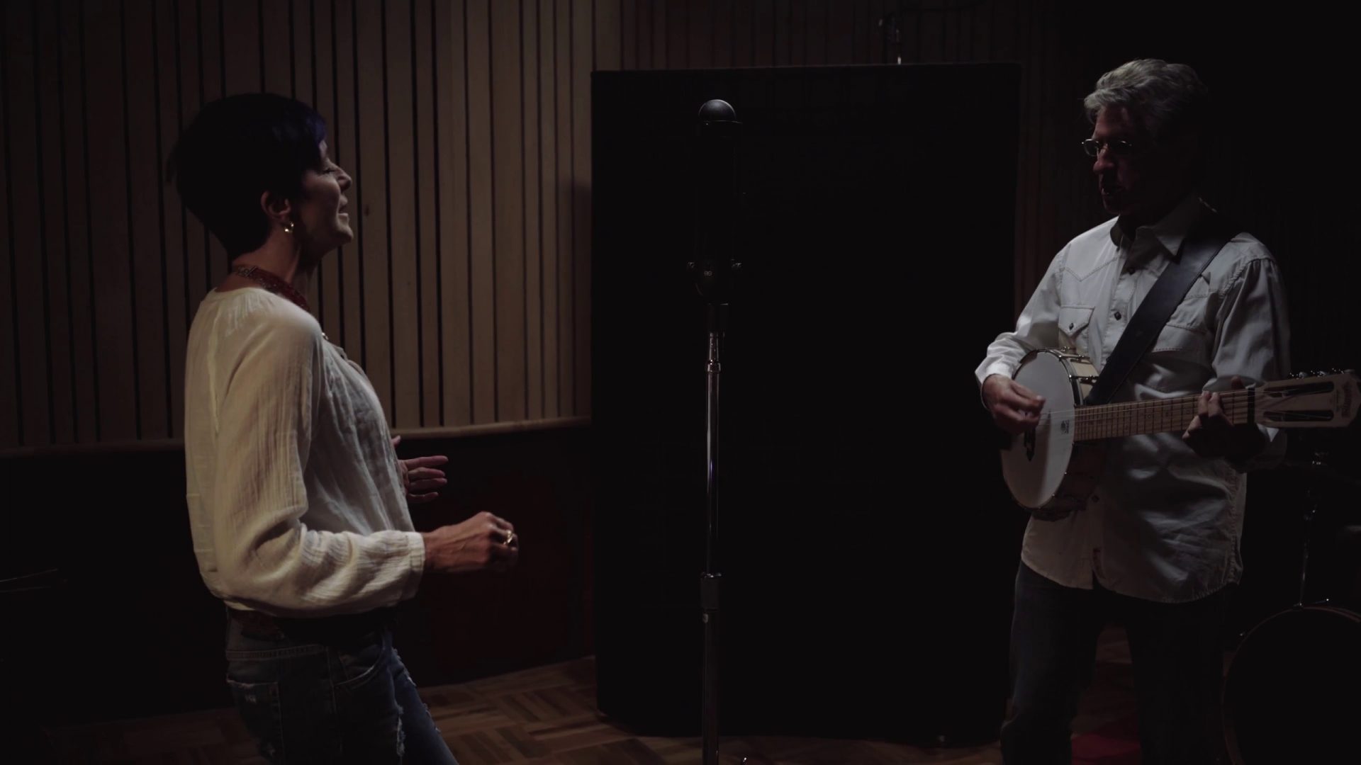 OneMic: Nell Robinson & Jim Nunally Band artist portrait