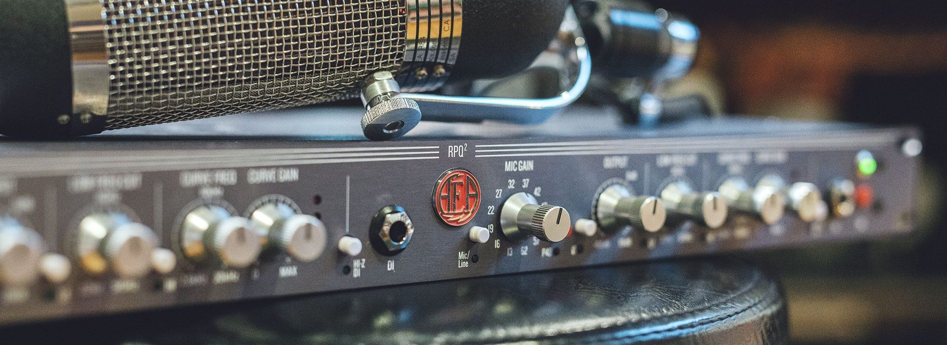 Your Ribbon Mic Deserves A Ribbon Preamp. Here’s Why. artist portrait