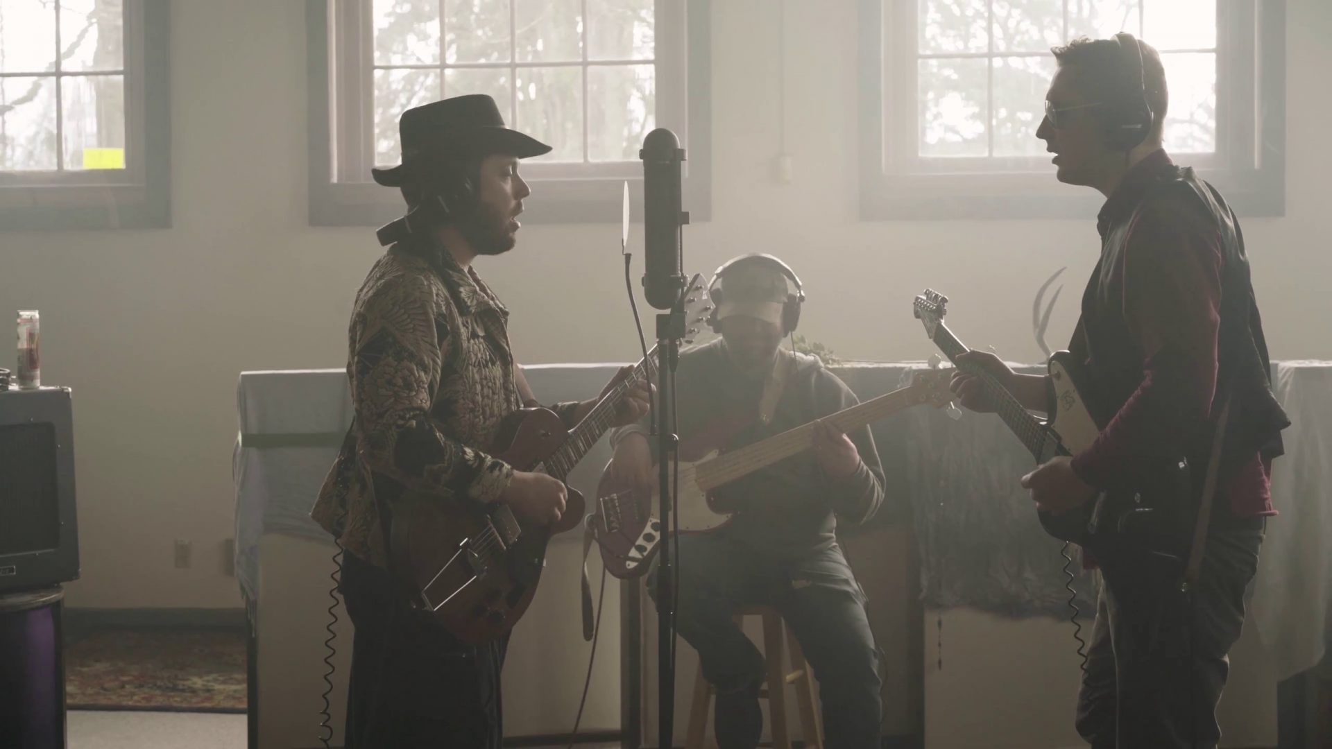 OneMic: WORTH artist portrait