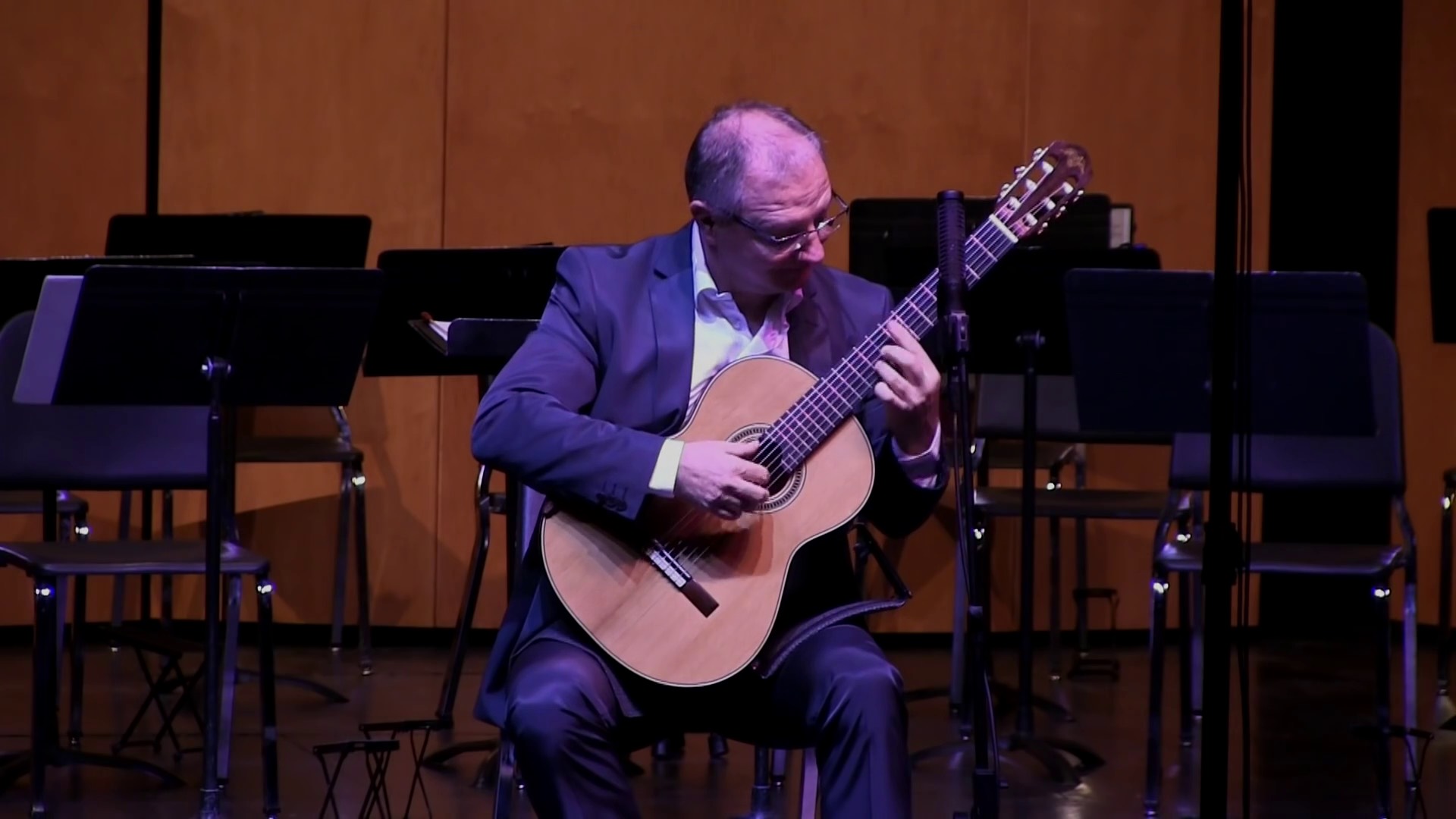 Vito Nicola Paradiso performs ‘Anema e Core’ live in Phoenix artist portrait