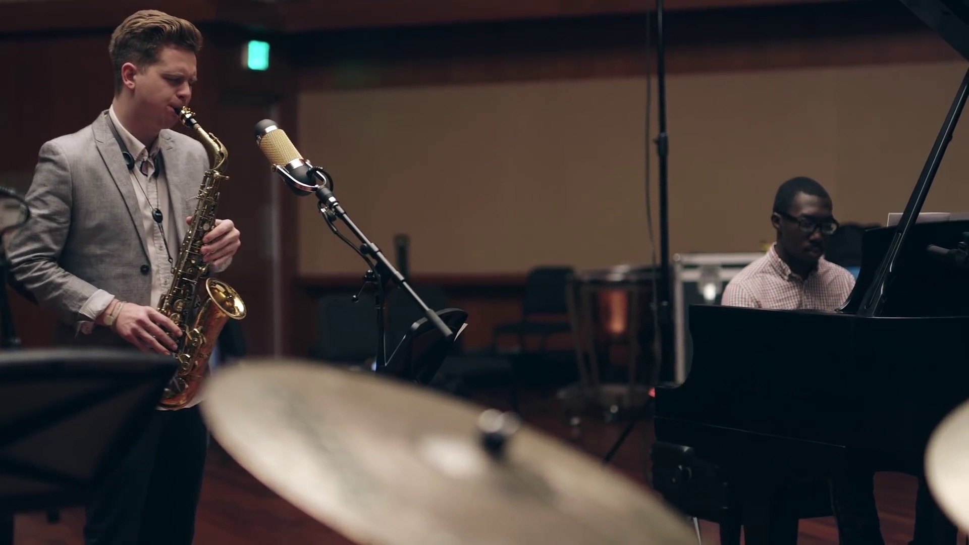 Alex Hahn performs his original piece ‘Pendulum’ artist portrait