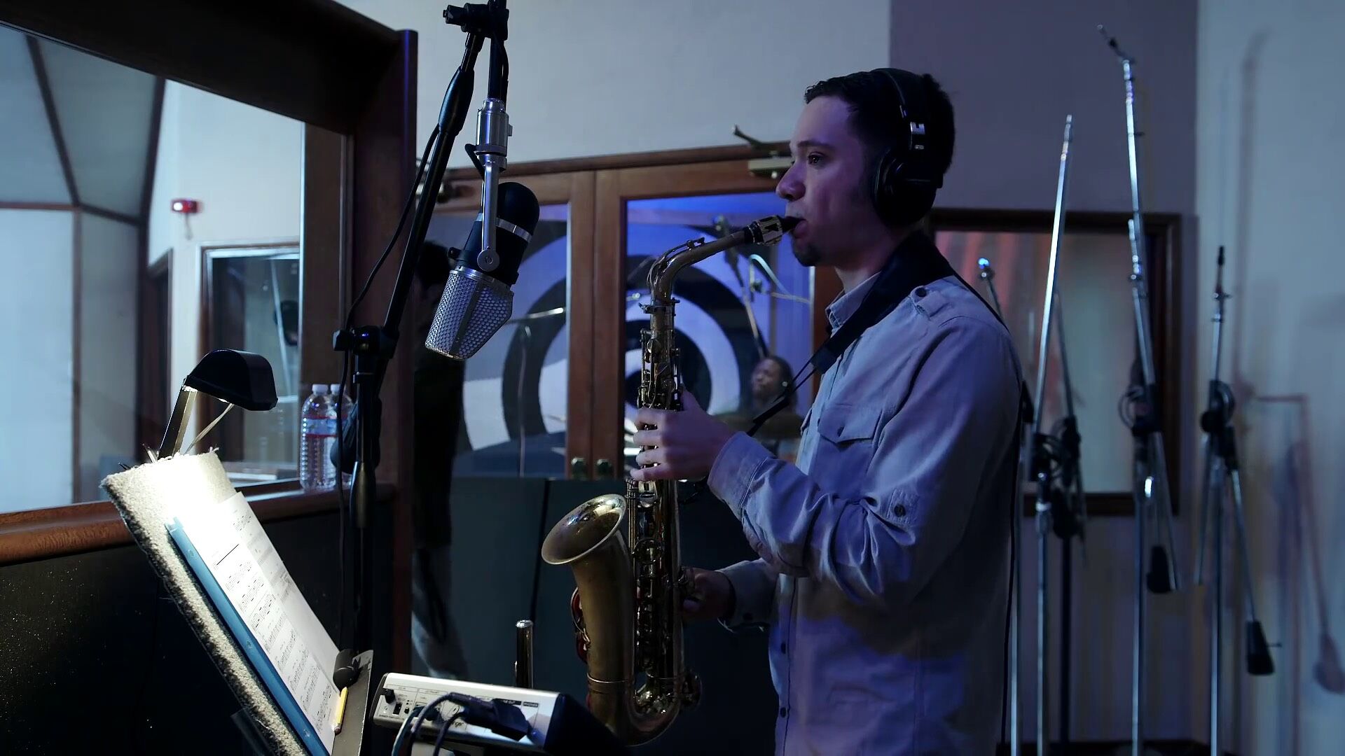 Danny Janklow performs ‘Philafornia’ artist portrait