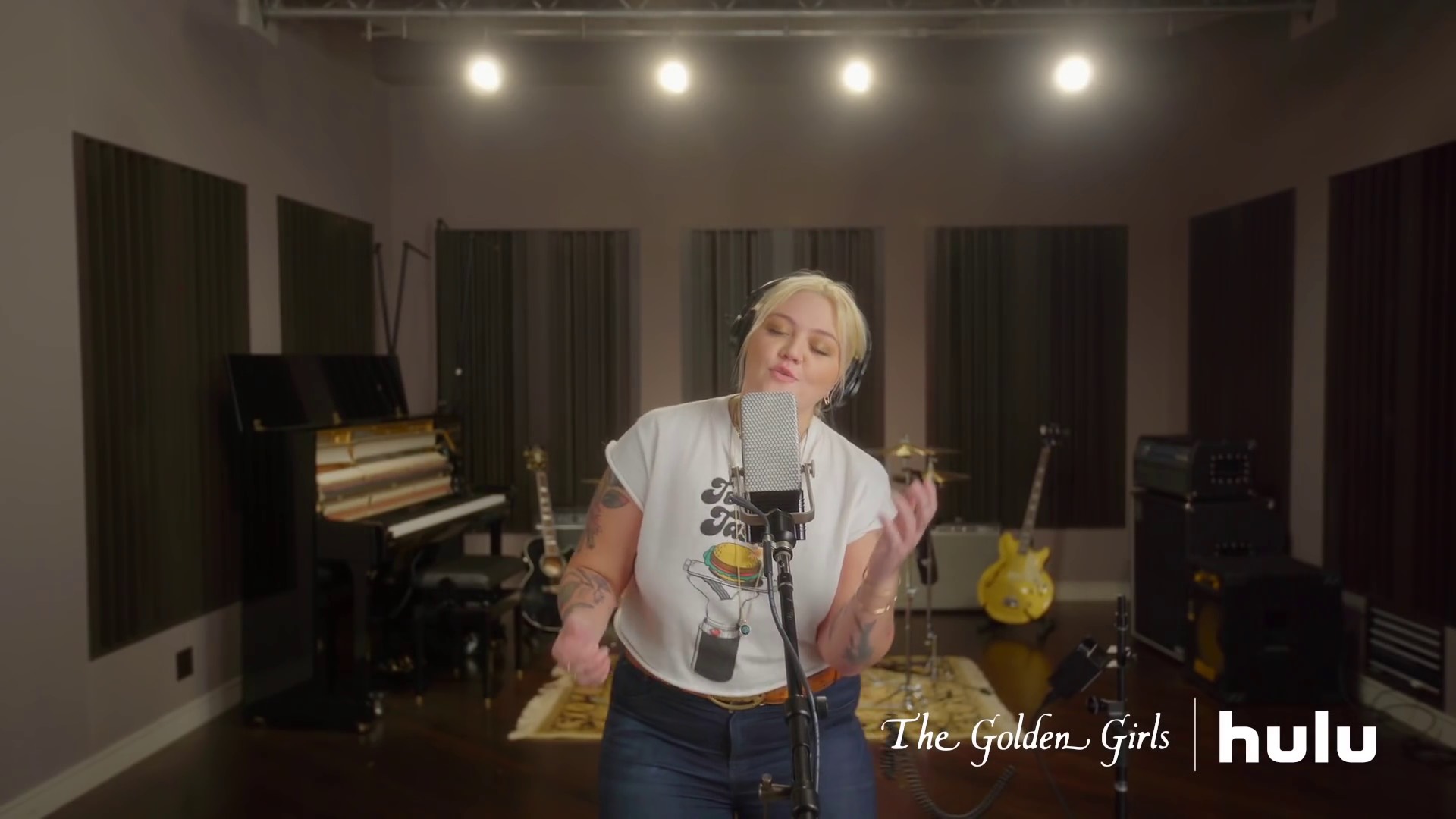 Elle King sings ‘Thank You For Being a Friend’ artist portrait