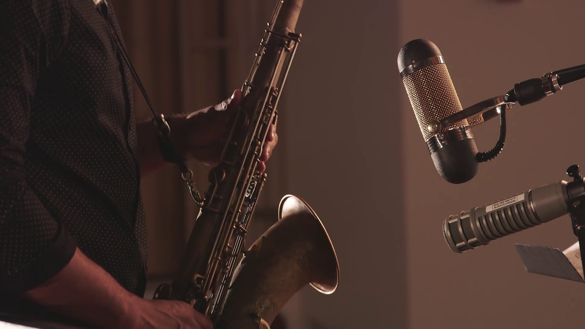 Michael Ragonese and Walter Smith III perform ‘Day to Day’ artist portrait