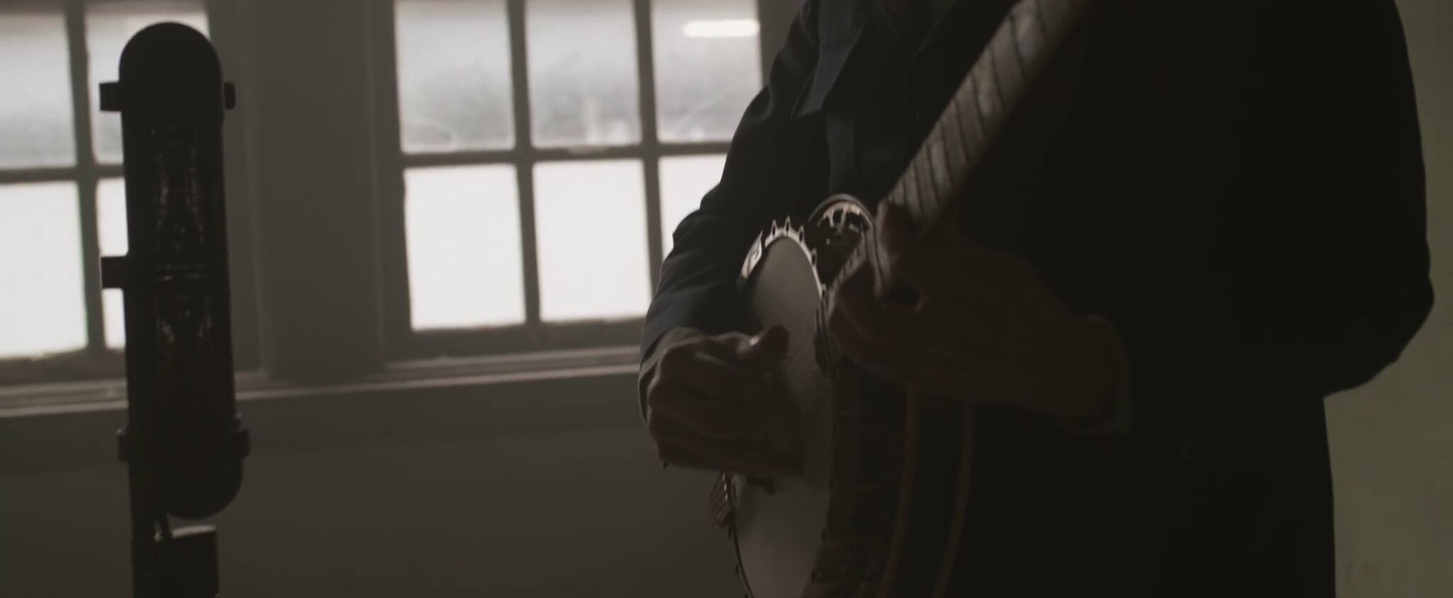 Noam Pikelny performs ‘Waveland’ artist portrait