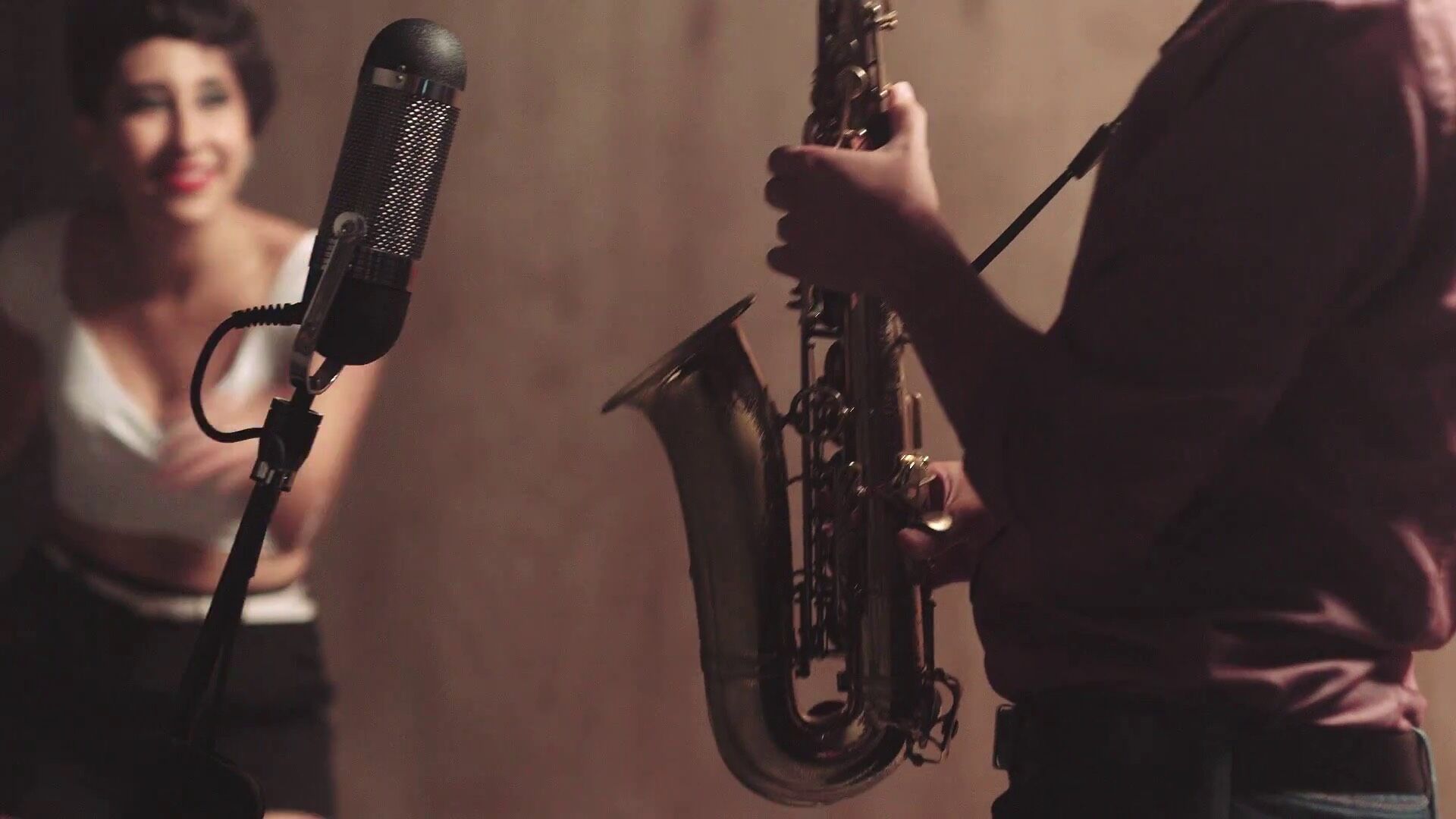 Sarah Reich and Danny Janklow perform ‘You Right’ artist portrait