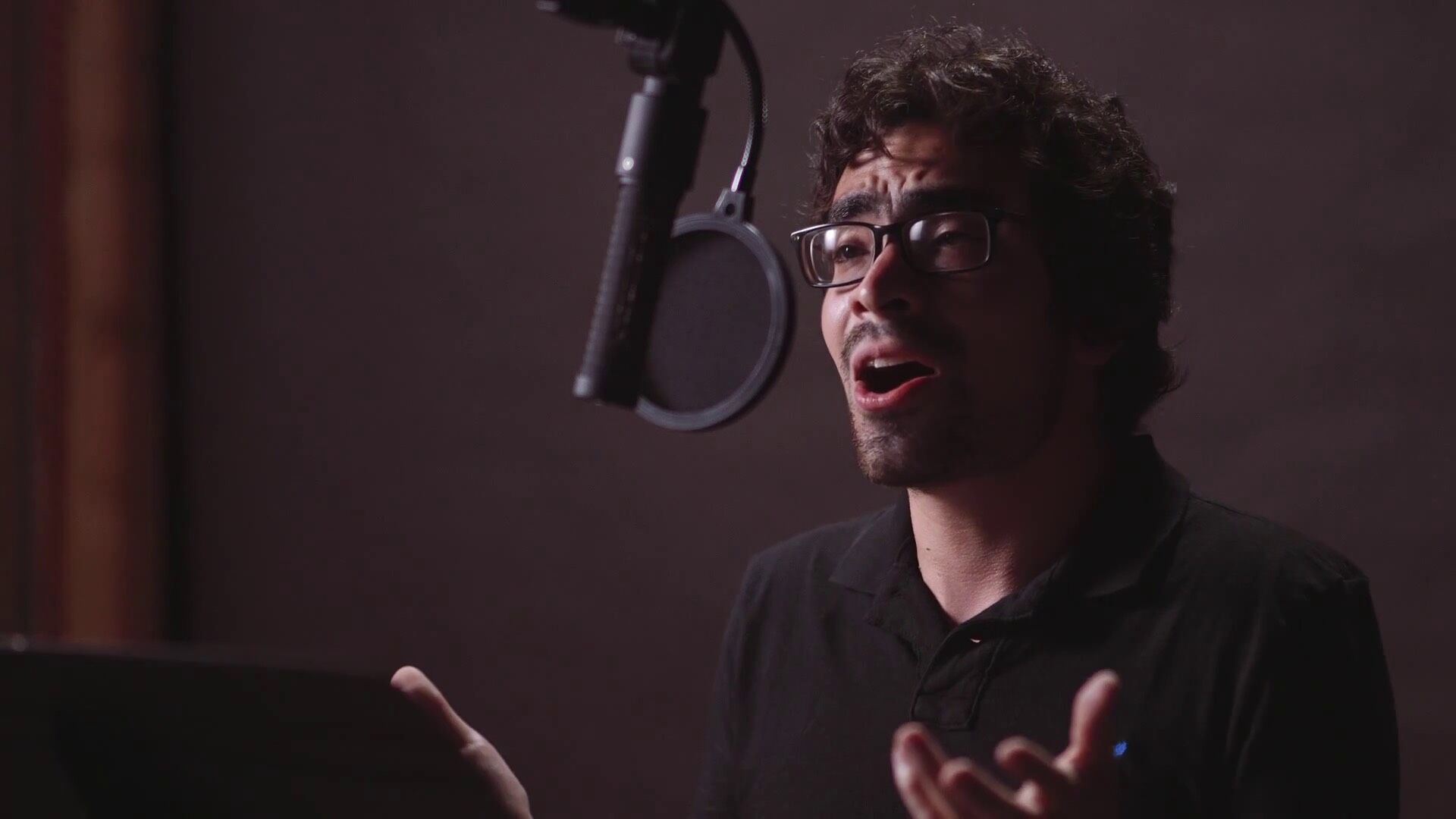 Vicente Chavarria performs À janela do meu peito artist portrait