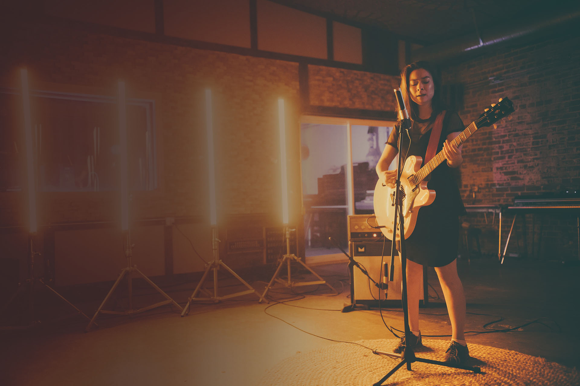 Hero-AEA-Sessions-Mitski-Guitar-Vocals-N22