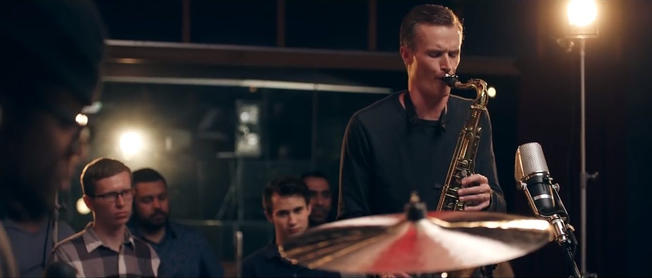 Bob Reynolds Performs “Crush” artist portrait