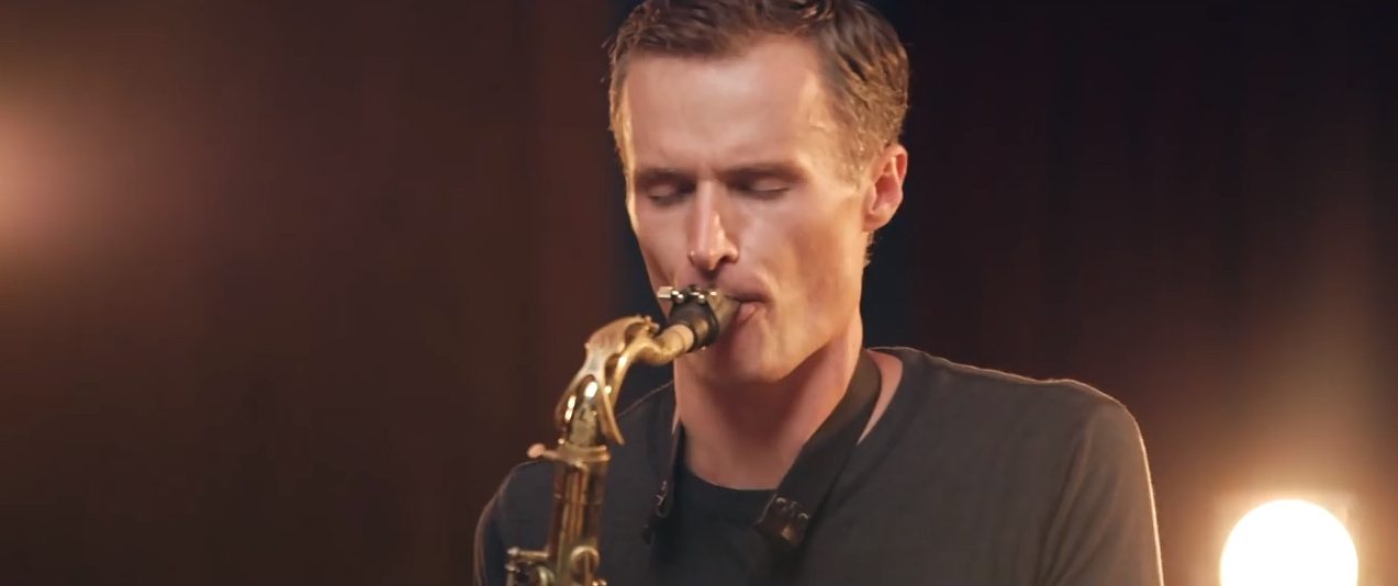 Bob Reynolds Performs “Down South” artist portrait