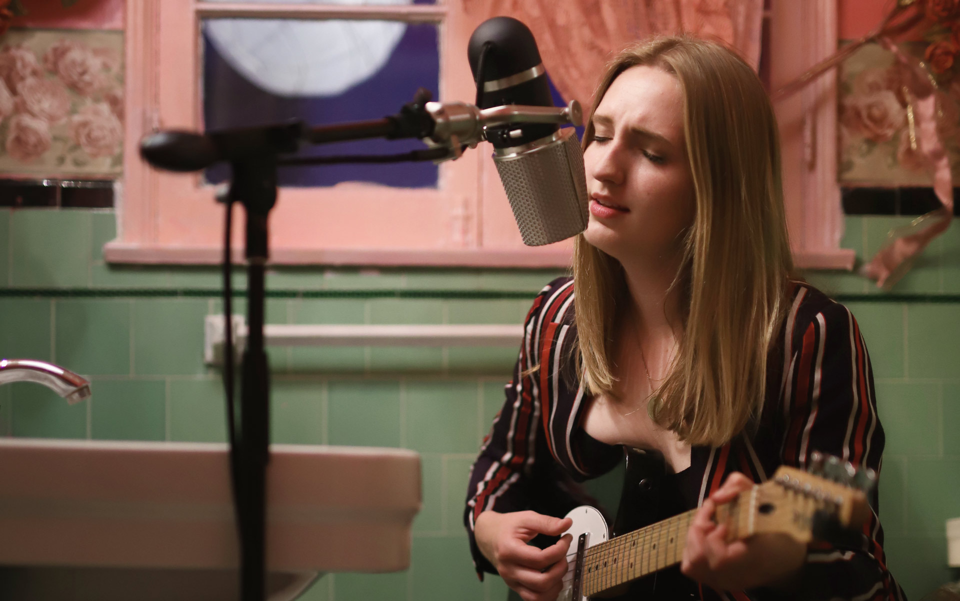 AEA Sessions: Madison Cunningham – Beauty Into Clichés artist portrait