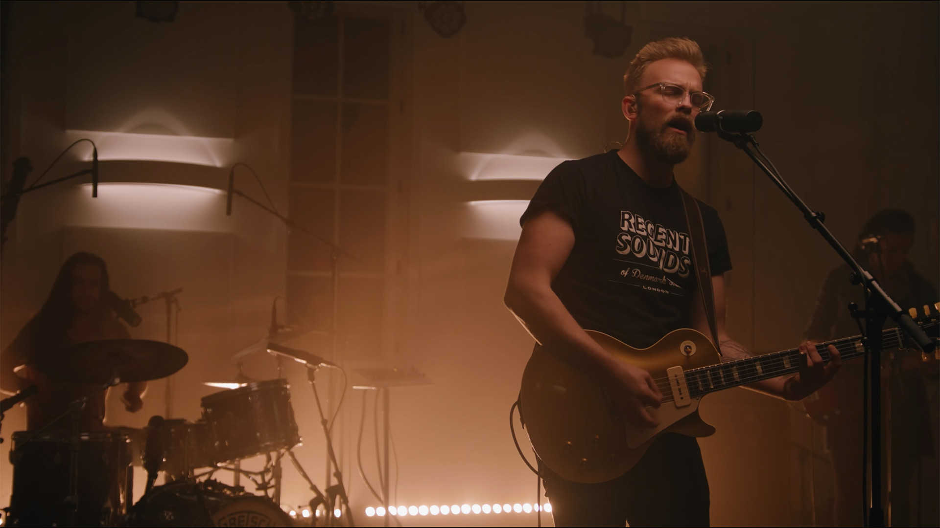 Joey Landreth Performs “Dangerous Heart” artist portrait